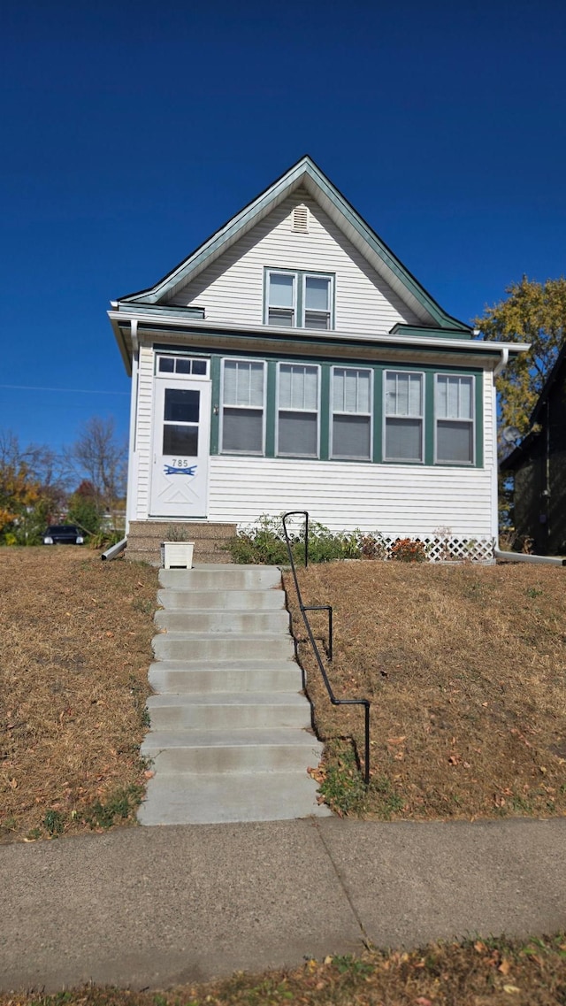 view of front of property