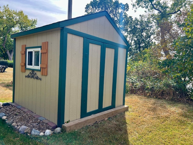 view of outdoor structure featuring a lawn