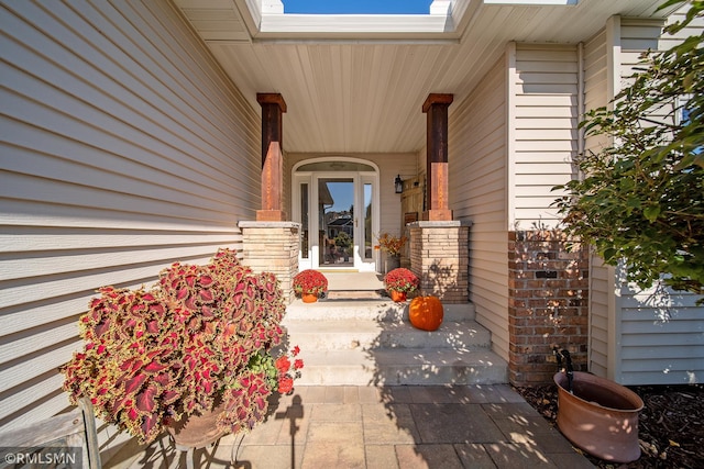 entrance to property featuring covered porch