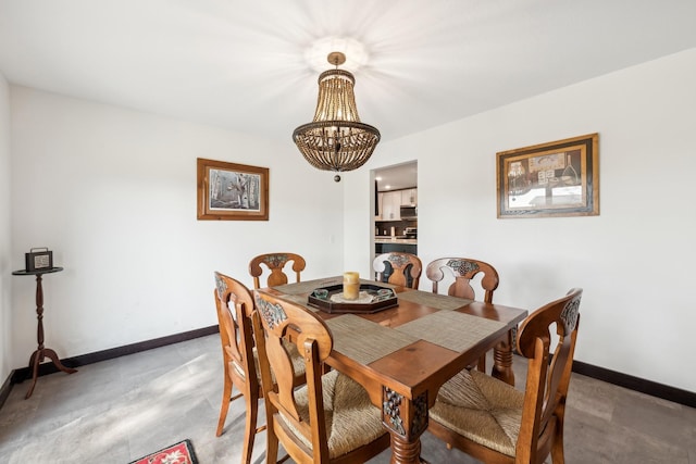 dining space with a notable chandelier