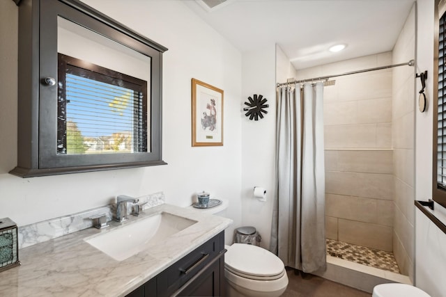 bathroom with vanity, toilet, and curtained shower