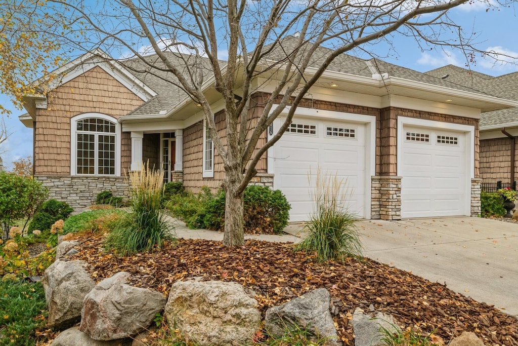 view of front of property featuring a garage