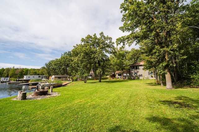 view of yard featuring a water view