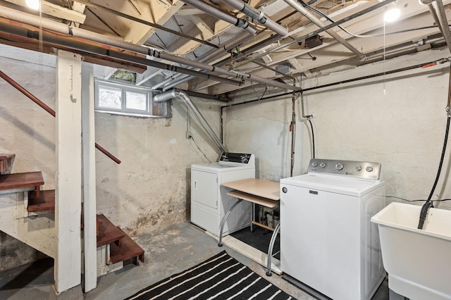 laundry room with sink and washer and clothes dryer