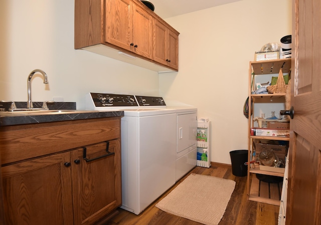 washroom with cabinets, sink, dark wood-type flooring, and independent washer and dryer