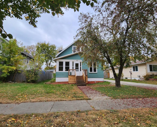 view of front of home with a front lawn