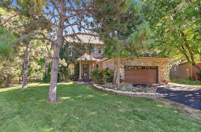 view of front facade featuring a garage and a front lawn