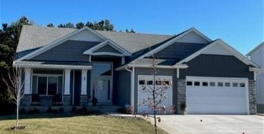 craftsman-style home featuring a front yard