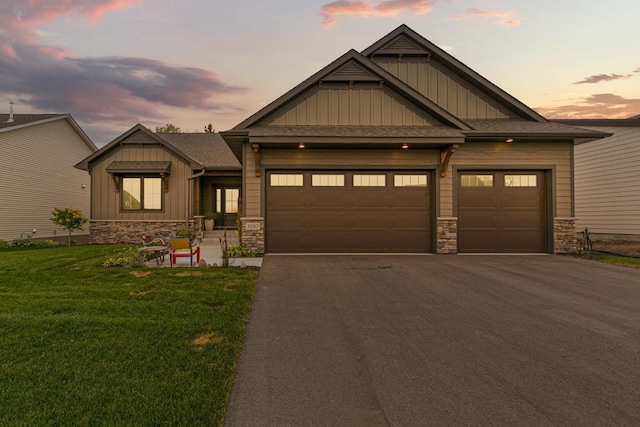 craftsman-style house featuring a lawn and a garage