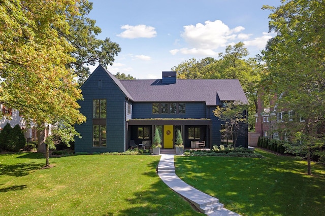 view of front facade with a front yard