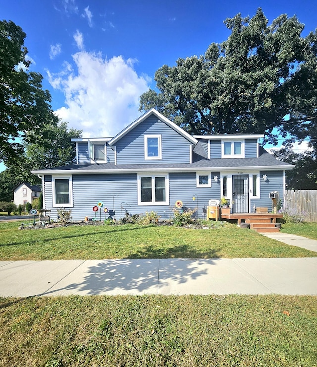 front facade featuring a front yard