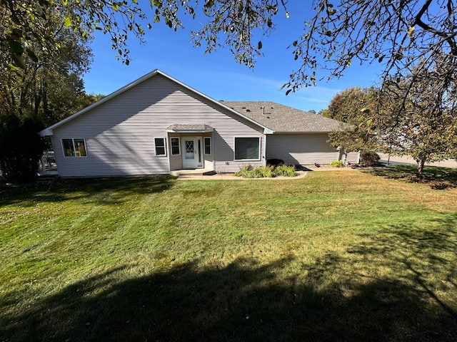 back of house featuring a lawn