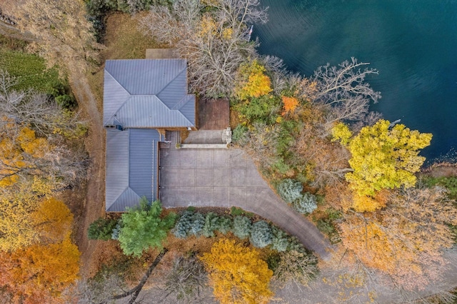 bird's eye view featuring a water view