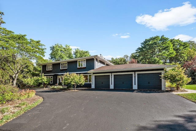 view of front property featuring a garage