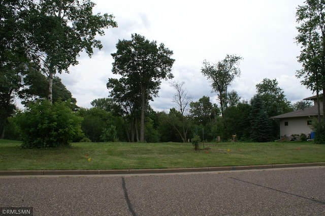 Listing photo 2 for 1368 Creekwood Dr, New Richmond WI 54017