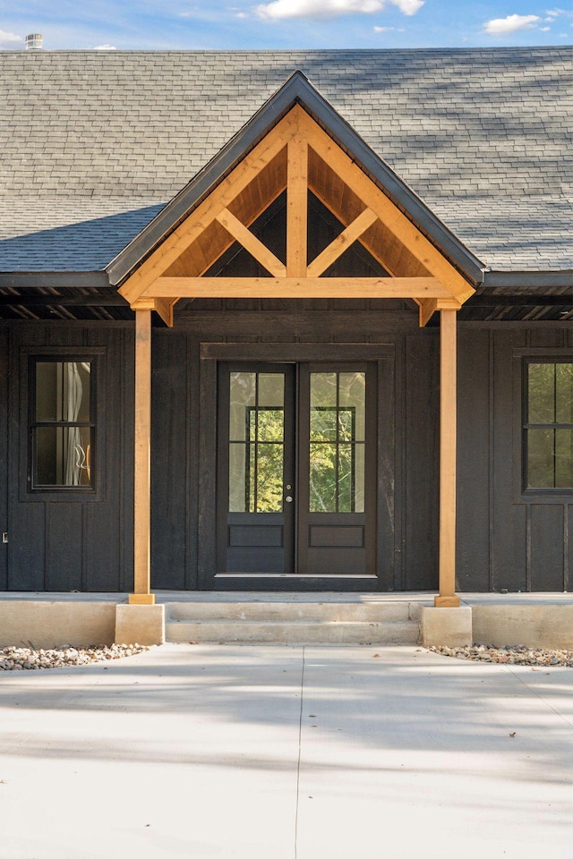 entrance to property with covered porch