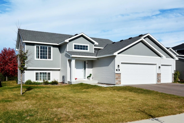 view of front facade featuring a garage and a front yard