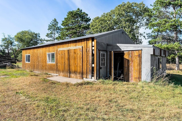 view of outbuilding featuring a lawn