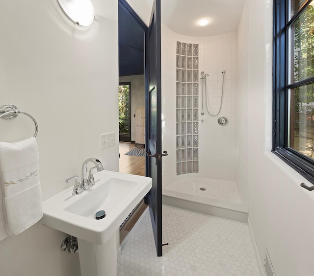 bathroom featuring a tile shower