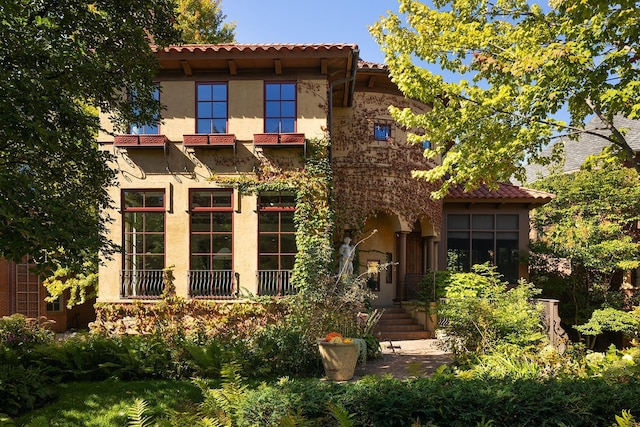 view of mediterranean / spanish-style home