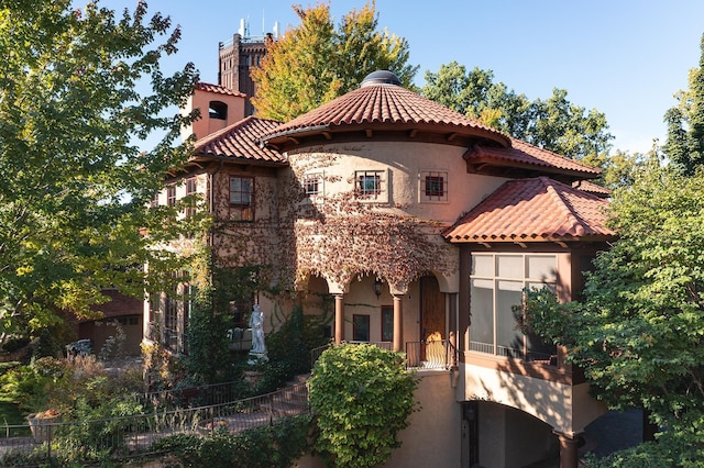 view of mediterranean / spanish-style house