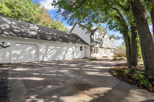 view of front facade featuring a garage