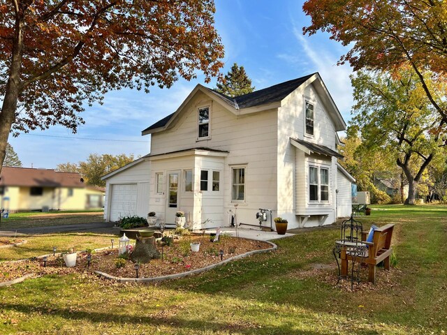 view of front of house featuring a front yard