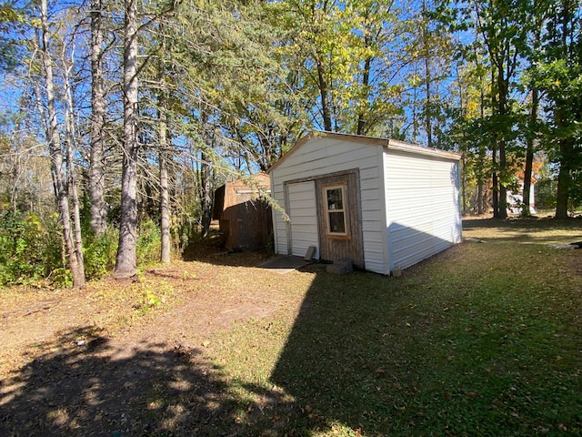 view of outdoor structure with a yard