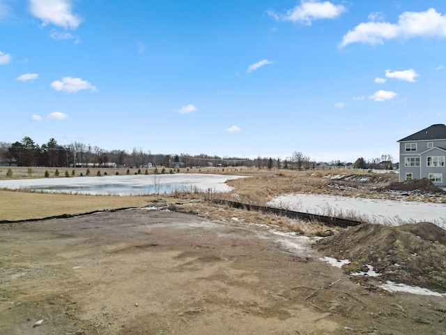 view of yard featuring a water view