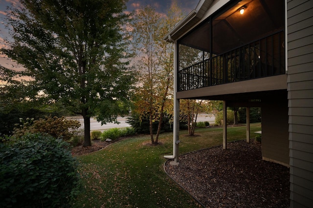 view of yard at dusk