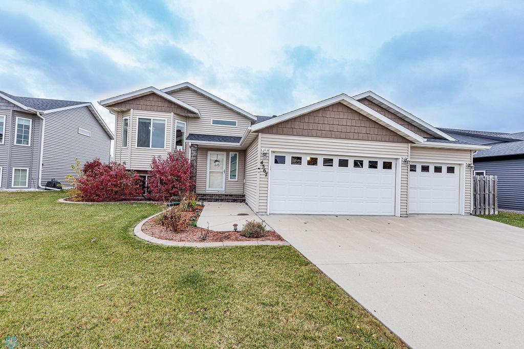 view of front of property featuring a front yard and a garage