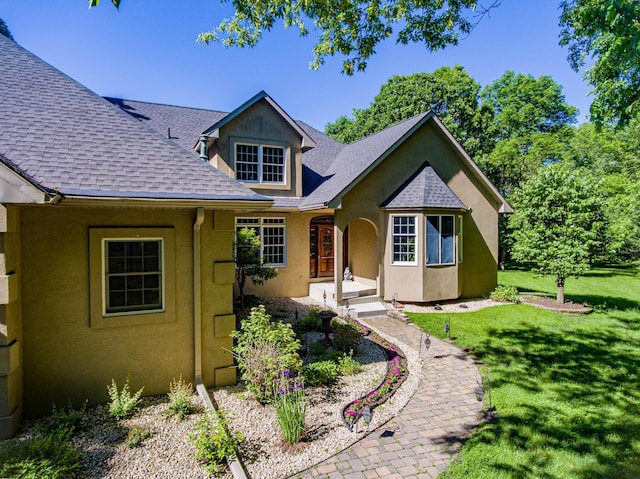 view of front of house with a front yard