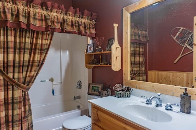 full bathroom with shower / bath combination with curtain, vanity, and toilet