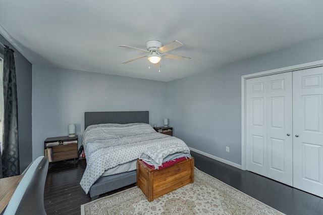 bedroom featuring ceiling fan, dark wood-type flooring, and a closet