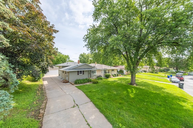 view of front facade featuring a front yard and a garage