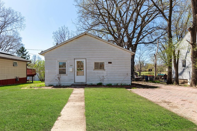 bungalow-style house featuring a front lawn