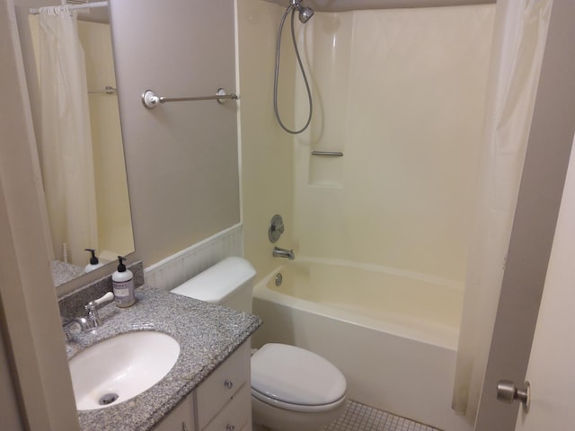 full bathroom featuring vanity, toilet, and shower / tub combo with curtain