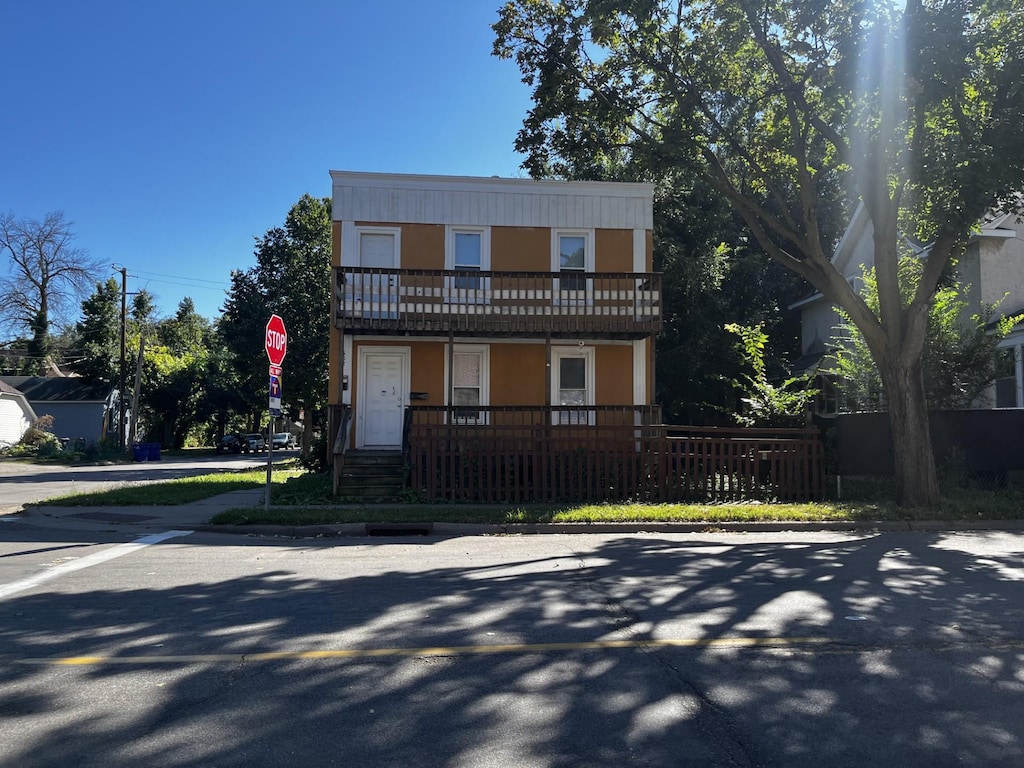 view of front of house with a balcony