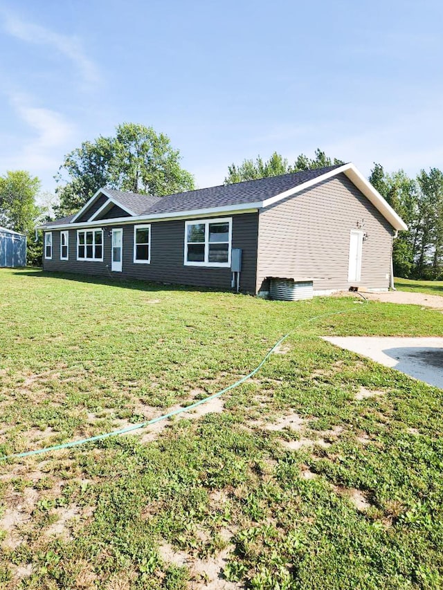 view of front of house with a front yard