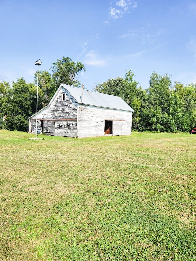 exterior space featuring a lawn