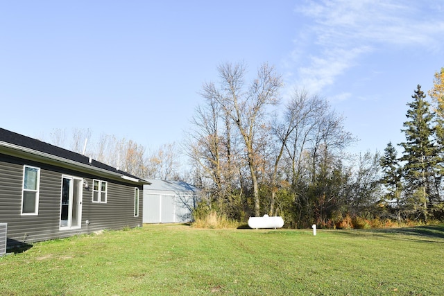 view of yard with a storage shed