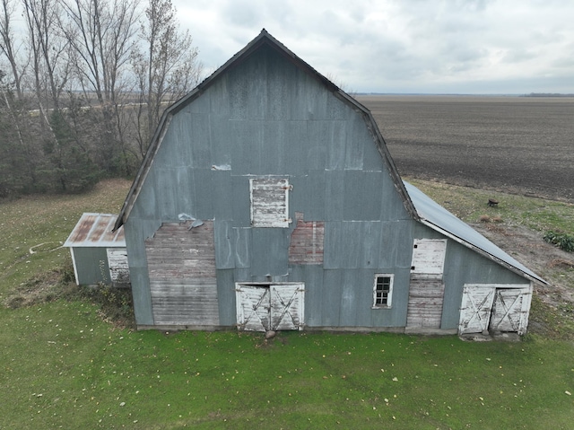 view of outdoor structure with a yard