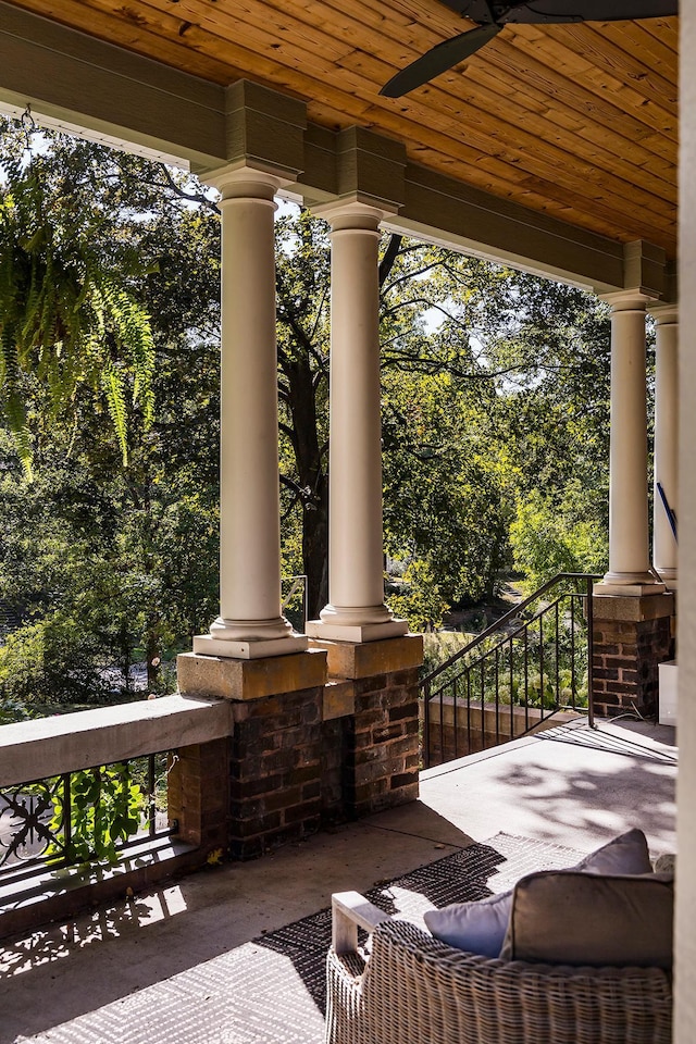 view of patio featuring covered porch and ceiling fan