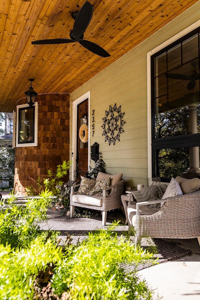 view of exterior entry featuring covered porch and ceiling fan