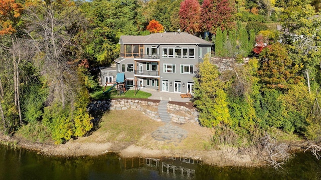 bird's eye view with a water view