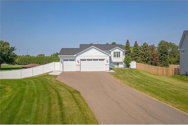 view of front of home featuring a front yard and a garage