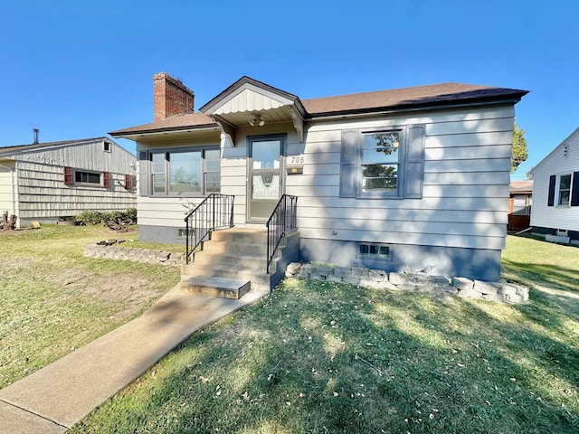 view of front of home with a front lawn