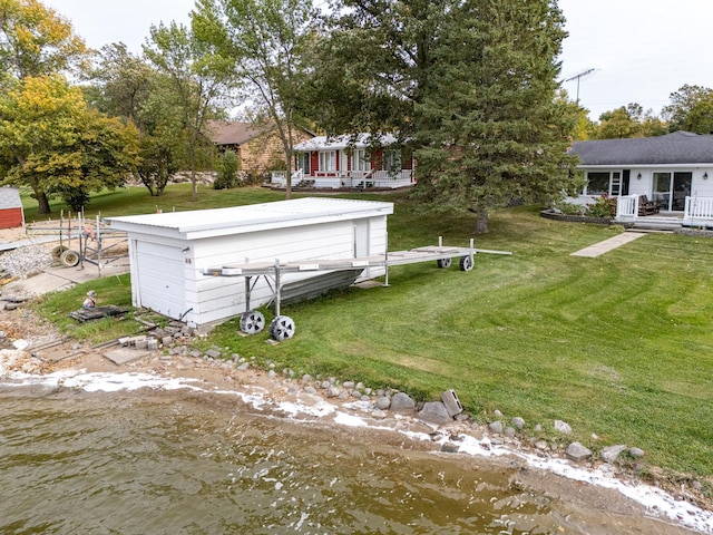 view of yard featuring a water view