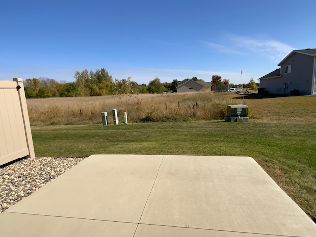 view of yard featuring a patio area