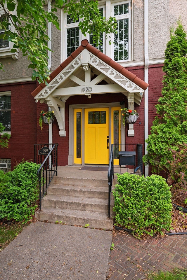 1920 Pillsbury Ave S, Minneapolis, MN 55403 - entrance to property with brick siding